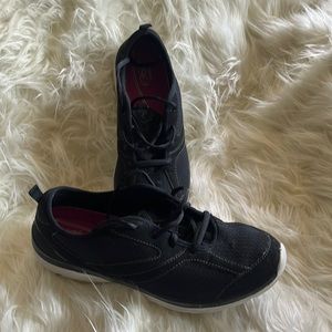 Women’s easy spirit tennis shoe